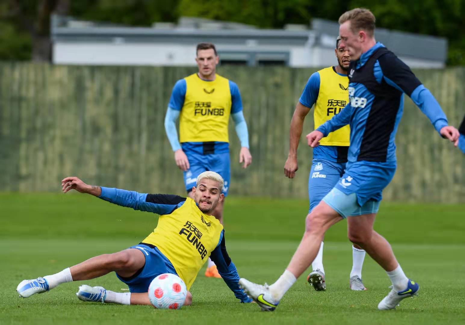 乐鱼app-关于纽卡斯尔围绕意甲战术微调孟菲斯灰熊遗憾出局备战意大利杯，媒体一致点评：德罗巴在尤文图斯比赛中失利的信息-乐鱼app